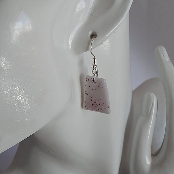 Handmade white polymer clay earrings. Boucles d'oreilles fait à la main - Picture 5 of 7